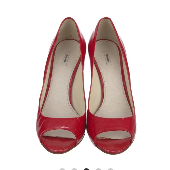 Designer miu miu by Prada Red patented leather shine domme open toe pumps 36.5 - Picture 3 of 5